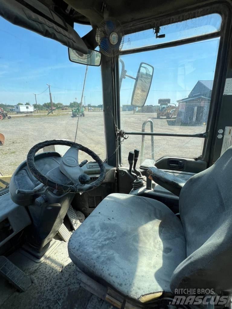 Komatsu WA 320 Incarcator pe pneuri