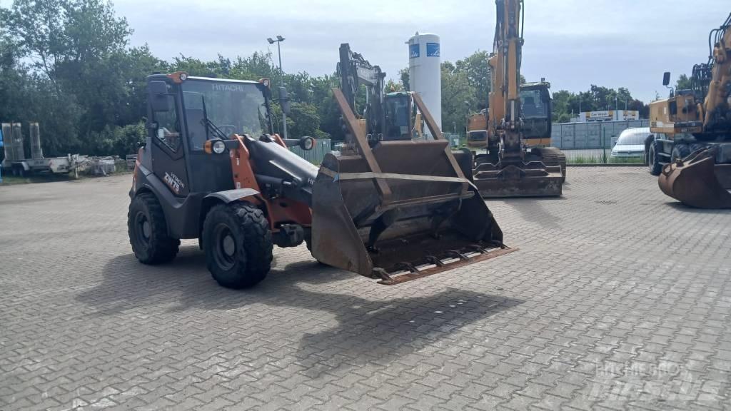 Hitachi ZW 75 Incarcator pe pneuri