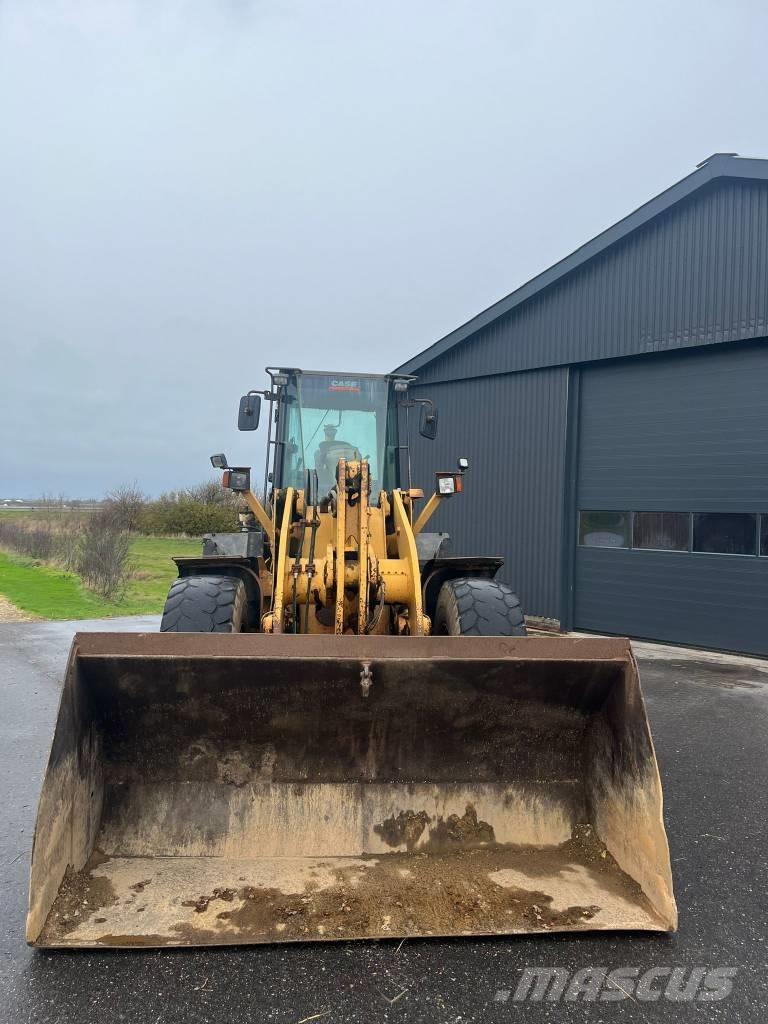 CASE 721 D Incarcator pe pneuri