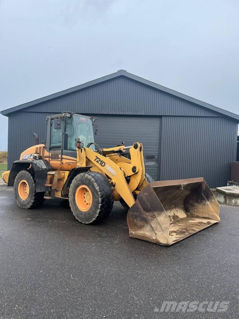 CASE 721 D Incarcator pe pneuri