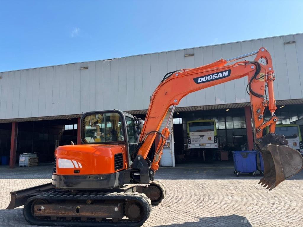 Doosan DX 80 R Excavatoare 7t - 12t
