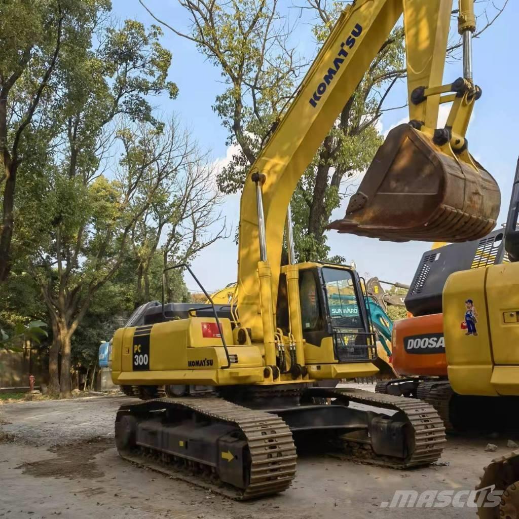 Komatsu PC 300 Excavatoare pe șenile
