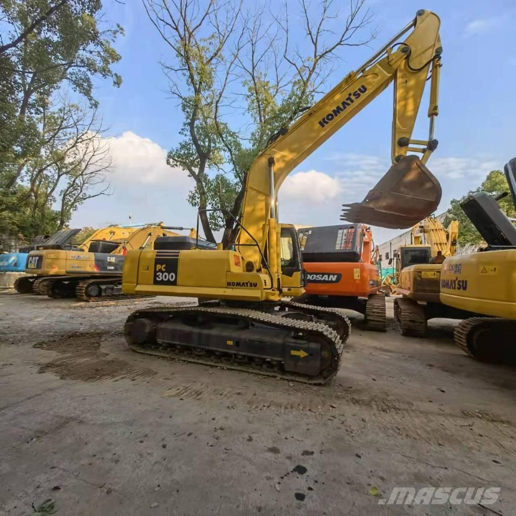 Komatsu PC 300 Excavatoare pe șenile
