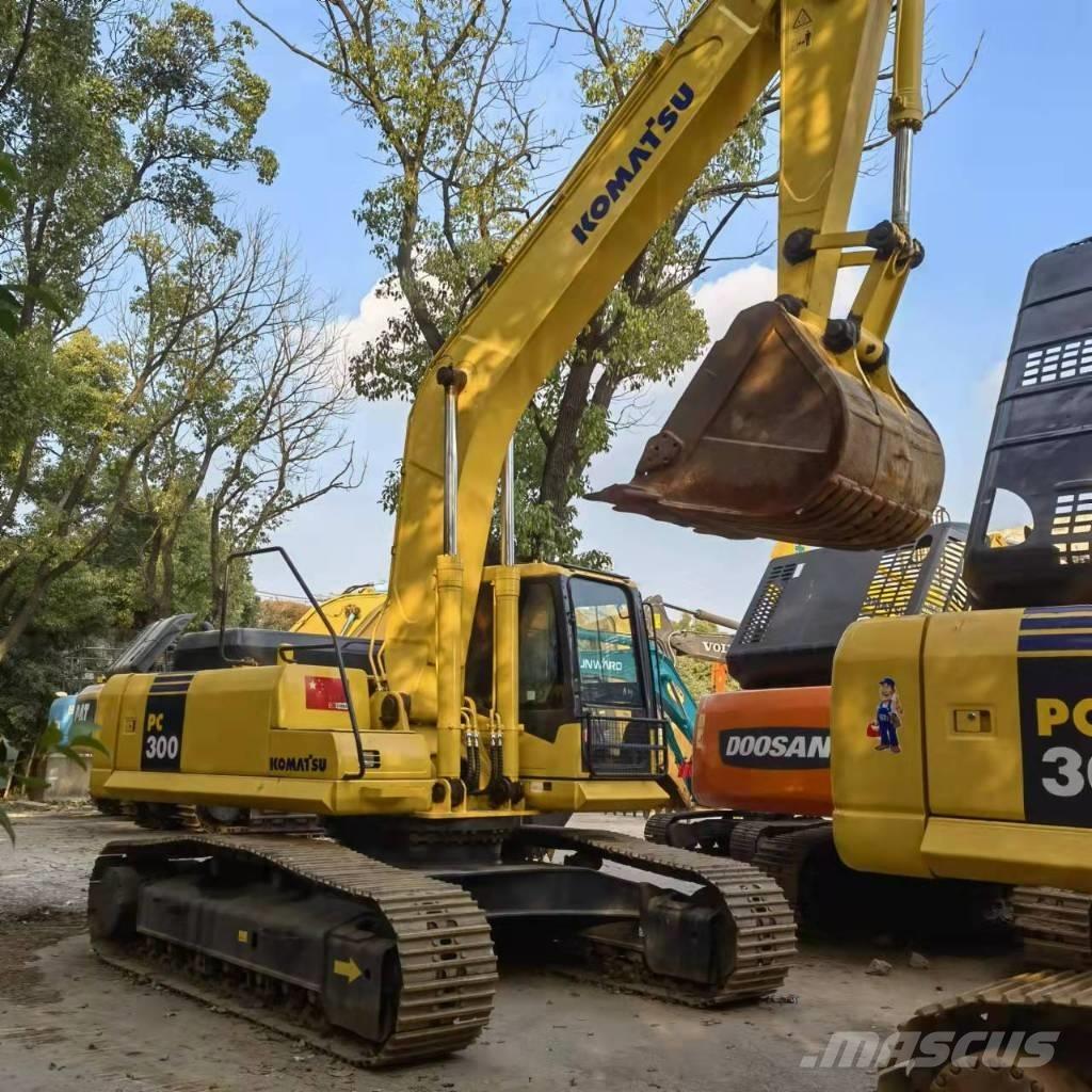 Komatsu PC 300 Excavatoare pe șenile
