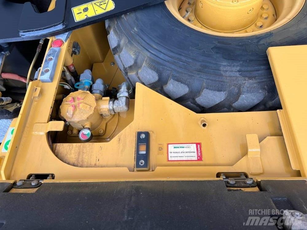 CAT AP 300D Pavatoare asfalt