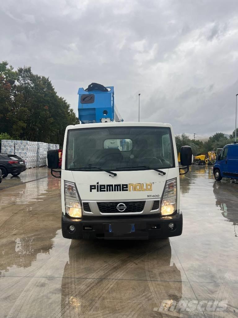 Nissan Socage 320 Platforme aeriene montate pe camion