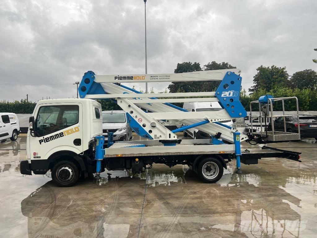 Nissan Socage 320 Platforme aeriene montate pe camion