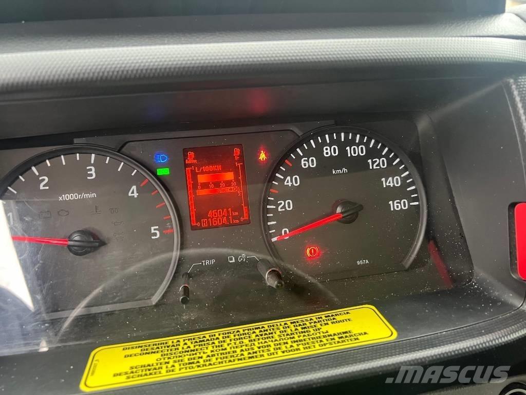 Nissan Socage 320 Platforme aeriene montate pe camion