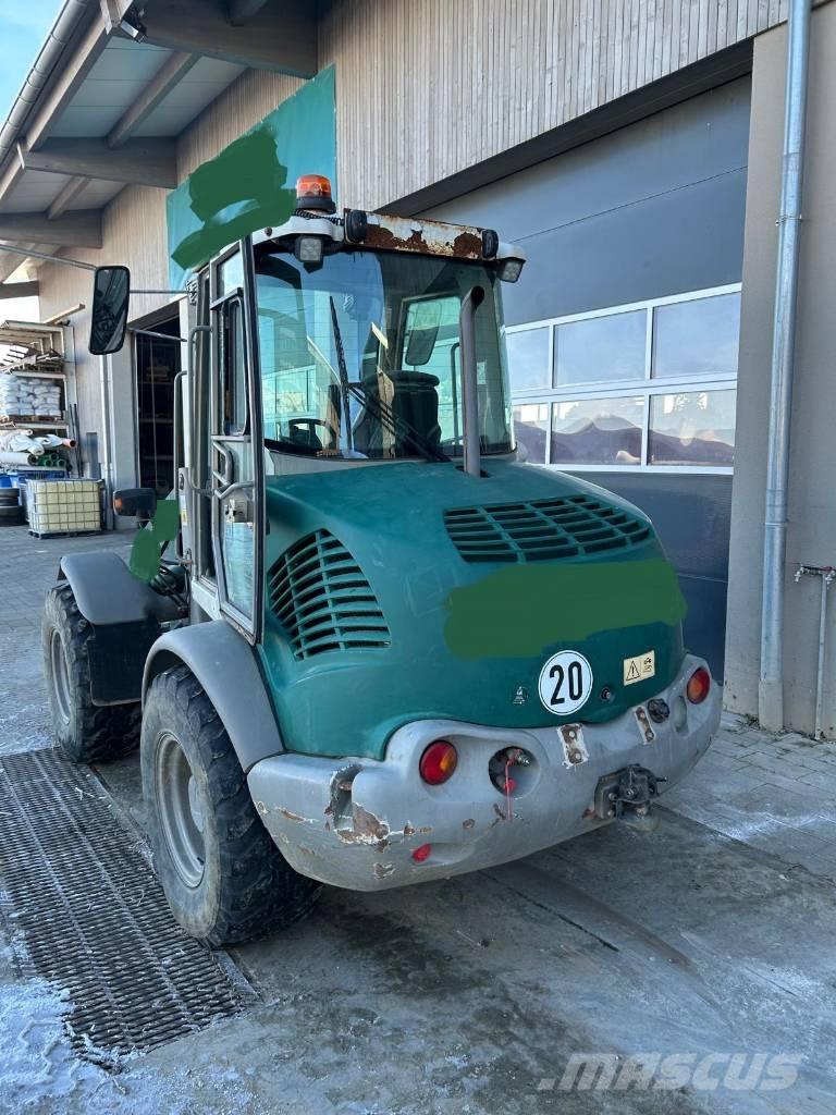 Atlas AR 75 Incarcator pe pneuri