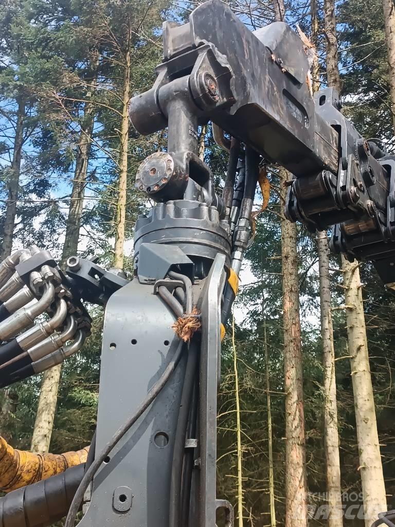 Ponsse Bear 8W Combine forestiere