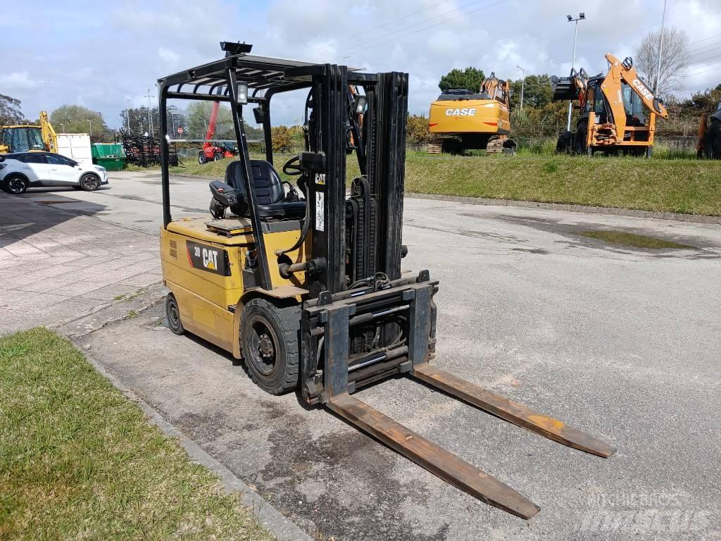 CAT EP 30 K PAC Stivuitor electric