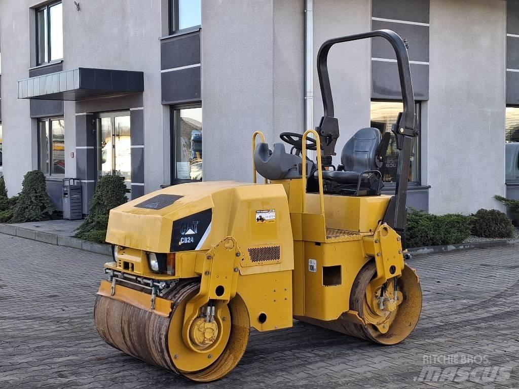 CAT CB 24 Cilindri compactori dubli