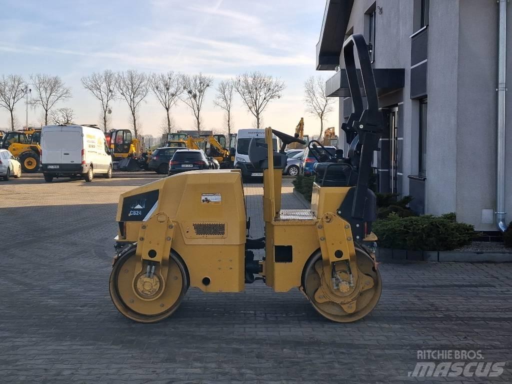CAT CB 24 Cilindri compactori dubli