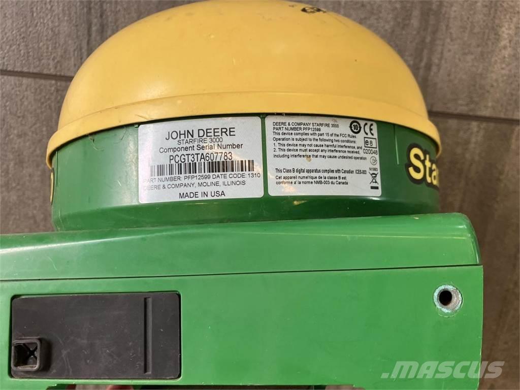 John Deere 6215R Tractoare