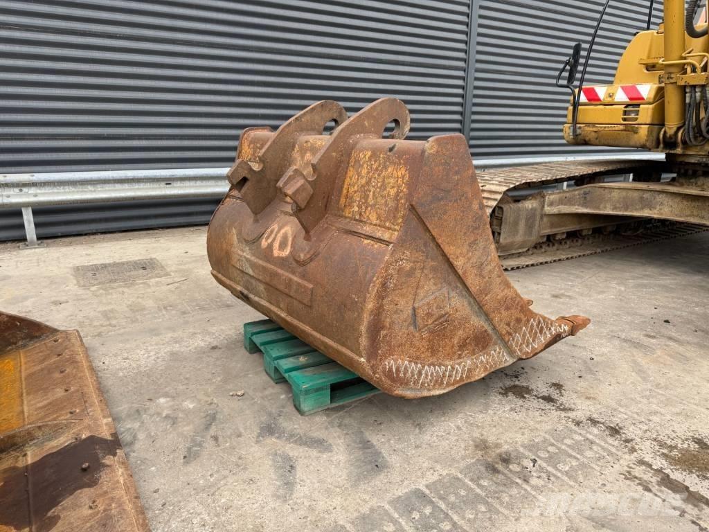 CAT 320 DL Excavatoare pe șenile
