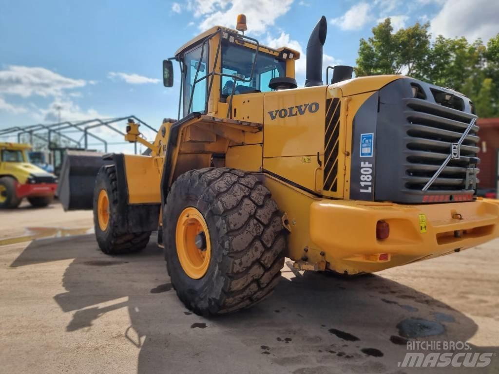 Volvo L 180 F Incarcator pe pneuri