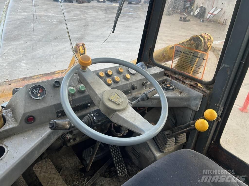 JCB 410 Incarcator pe pneuri