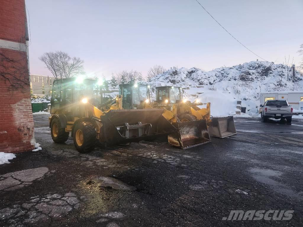 CAT 908m Incarcator pe pneuri
