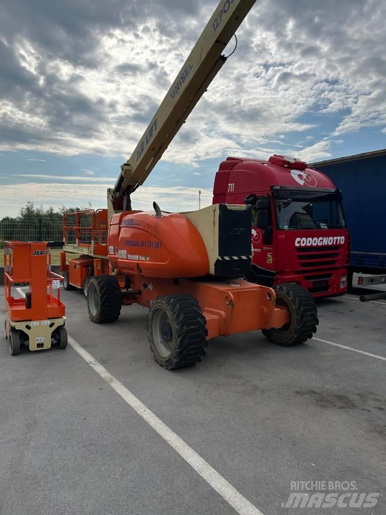 JLG 800 AJ Nacele cu brat articulat