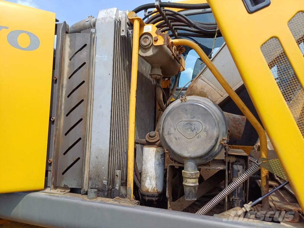 Volvo EW 160 B Excavatoare cu roti
