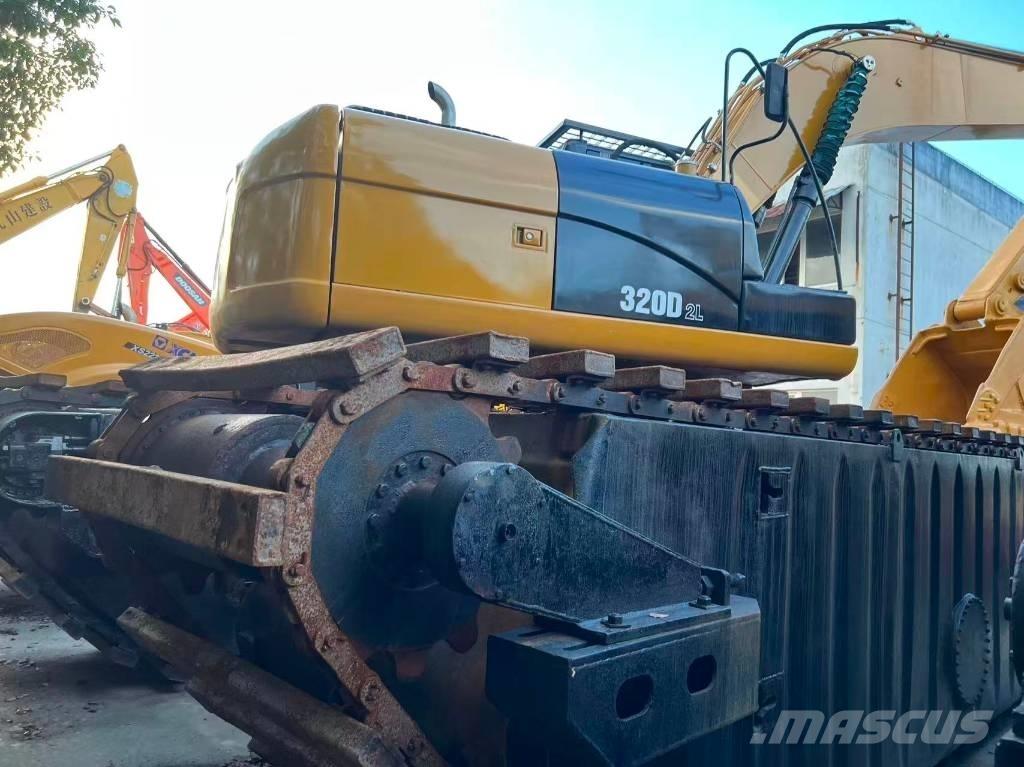 CAT 320 D2 Excavator amfibiu