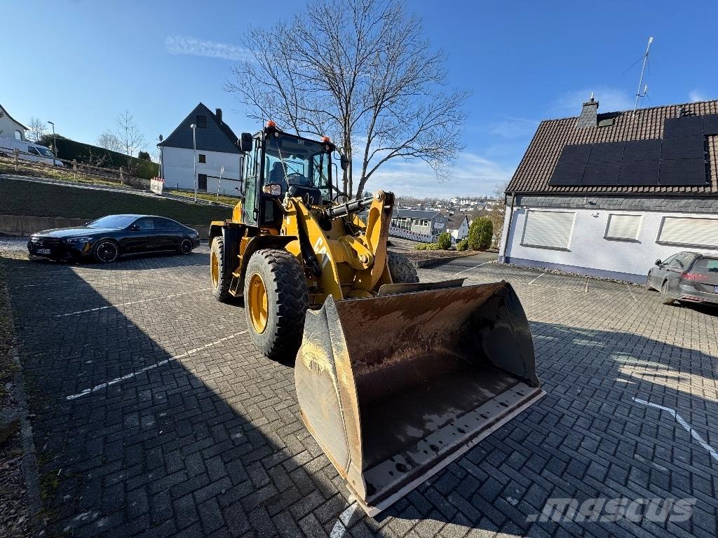 CAT 910M Incarcator pe pneuri