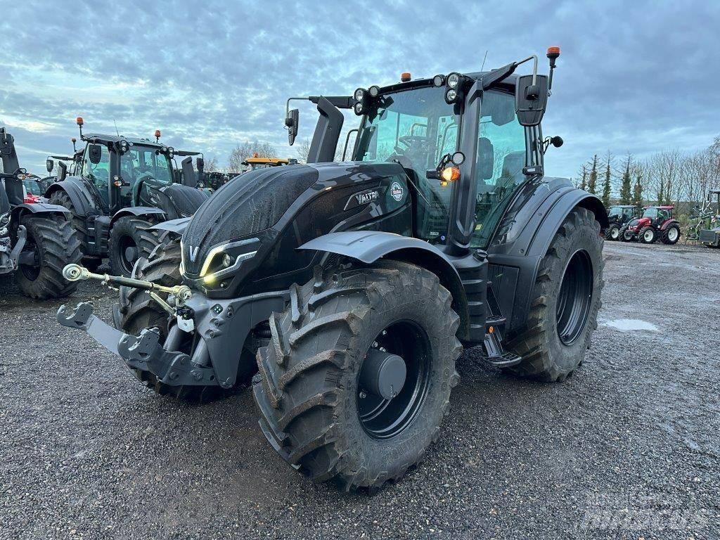 Valtra T 235 Direct Tractoare