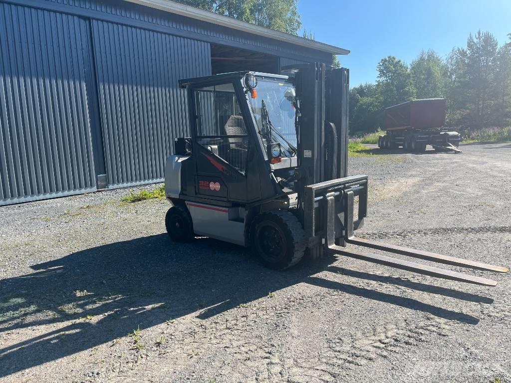 Nissan FGD02A320 Stivuitor diesel