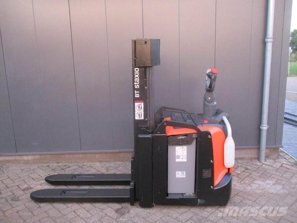 Toyota SPE200D Transpaleta cu platforma