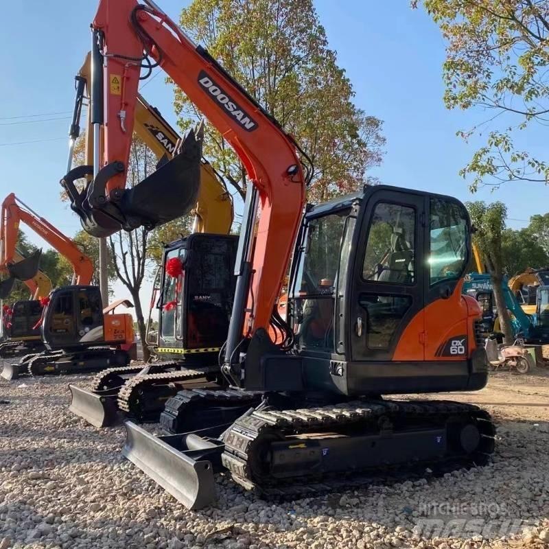 Doosan DX 60 Excavatoare pe șenile
