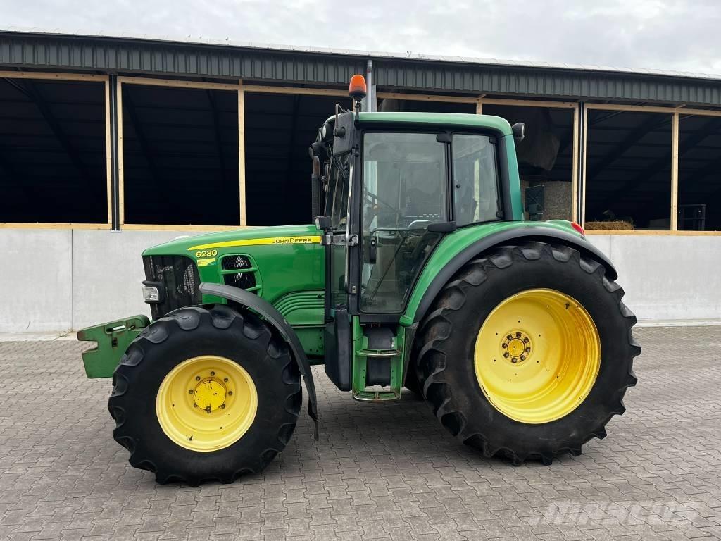 John Deere 6120 Tractoare