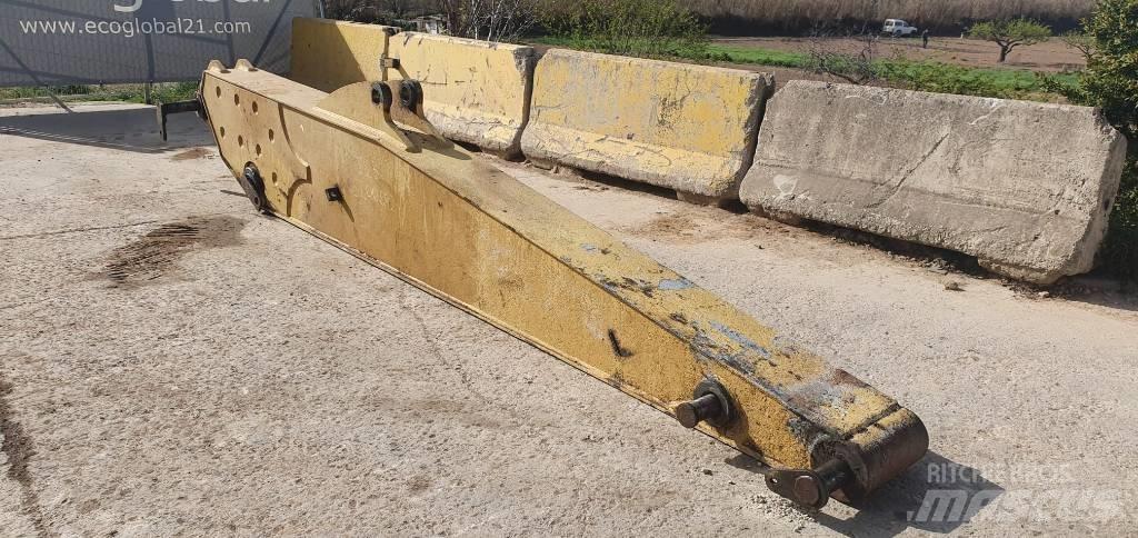 CAT 325 Axe