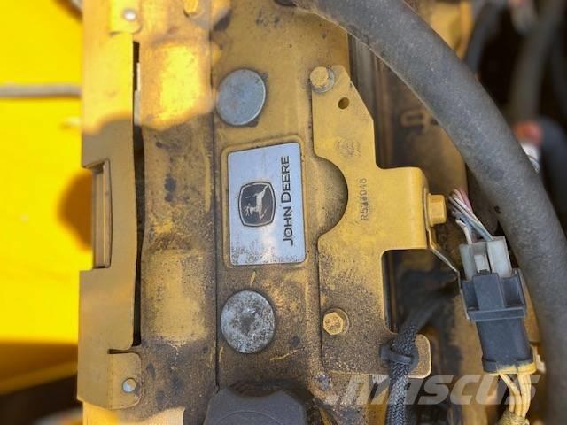 John Deere 210 GLC Excavatoare pe șenile
