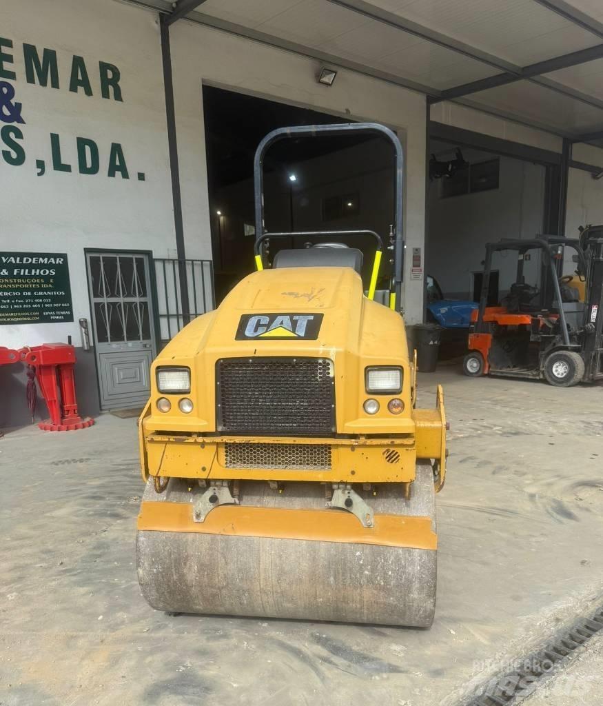 CAT CB 24 B, CB24 Cilindri compactori dubli