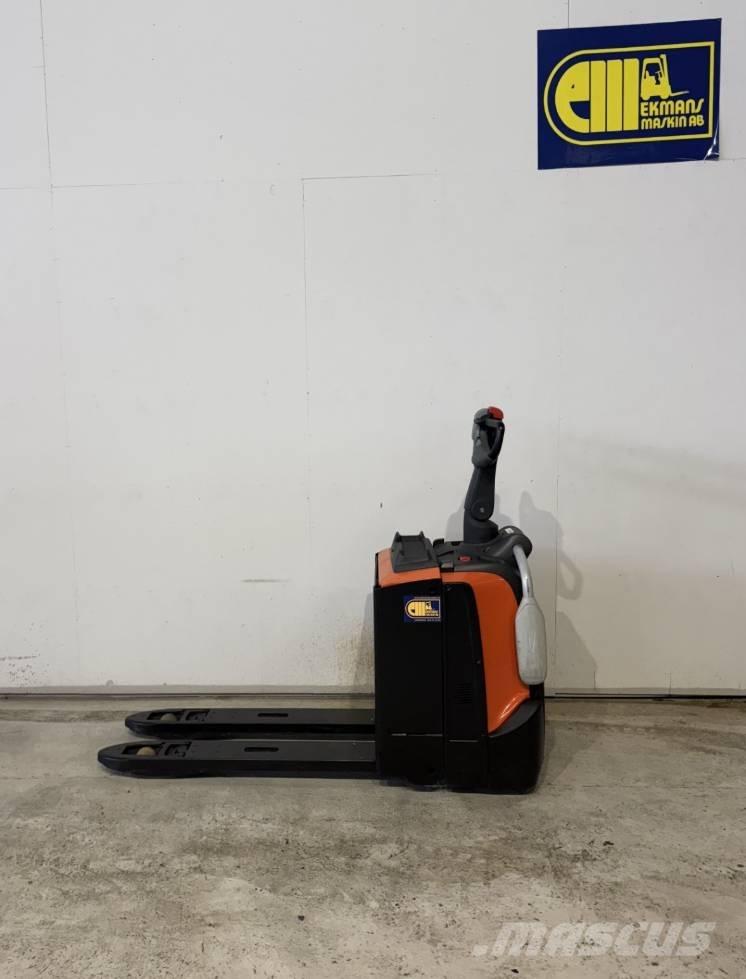 BT truck LPE 200 Transpaleta cu platforma