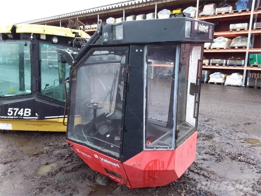 Valmet 911.1 Cabine si interior