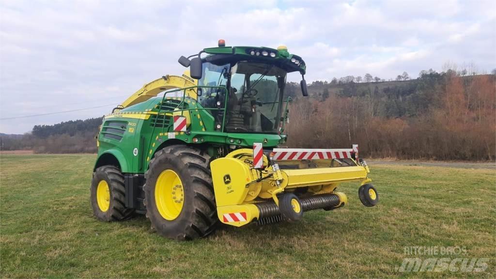 John Deere 8400i Forajere cu autopropulsare