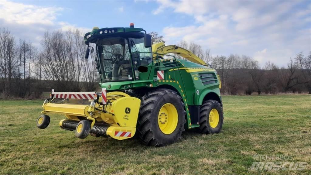 John Deere 8400i Forajere cu autopropulsare