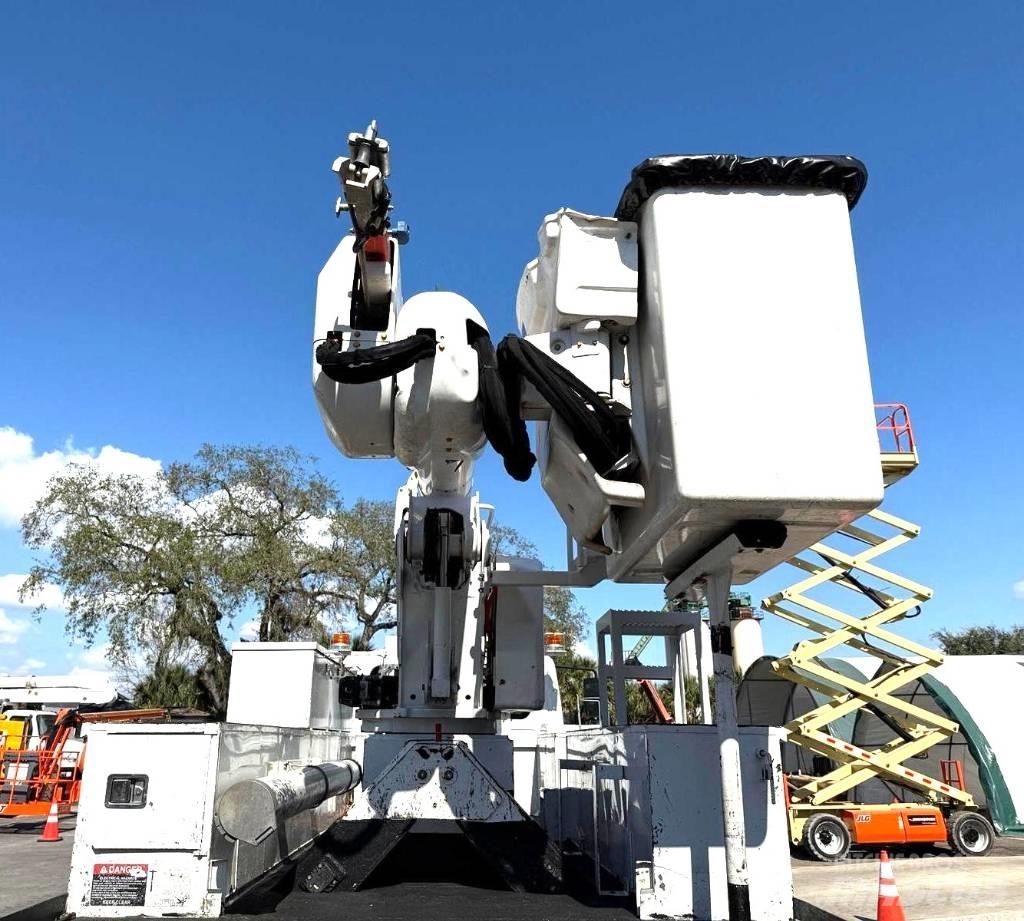 International 4300 Platforme aeriene montate pe camion