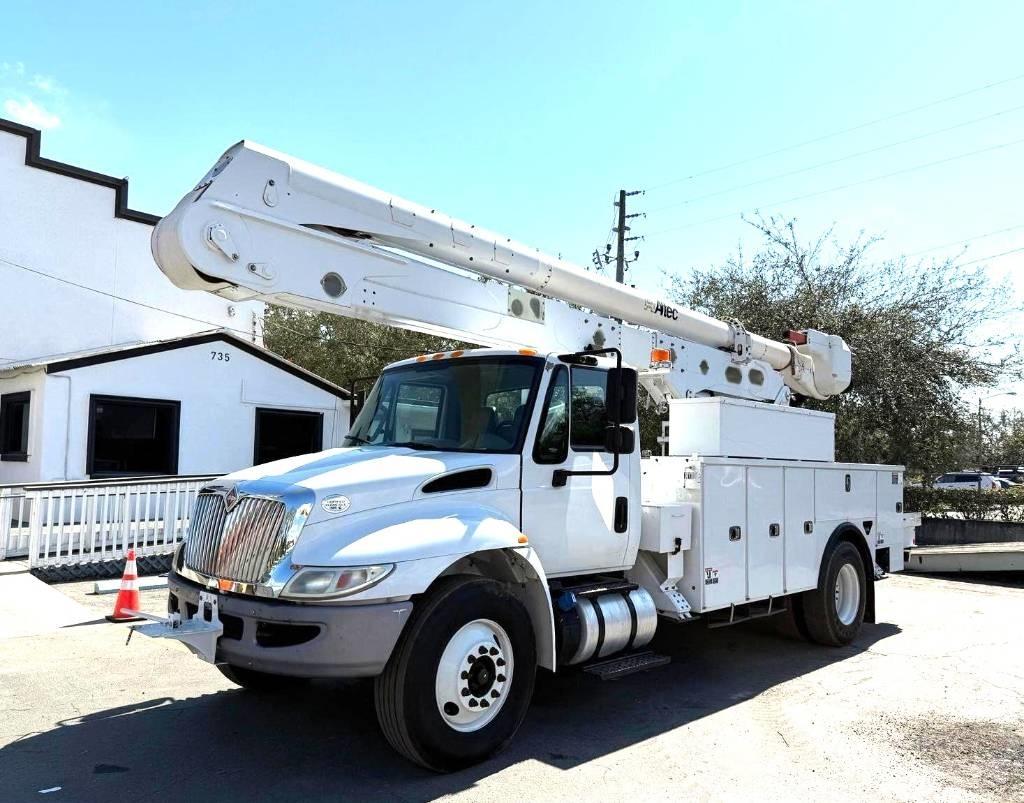 International 4300 Platforme aeriene montate pe camion