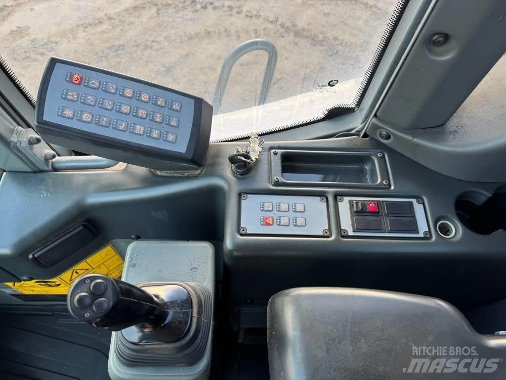 Liebherr L 550 Incarcator pe pneuri