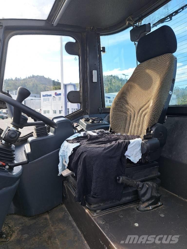 Hitachi ZW 75 Incarcator pe pneuri