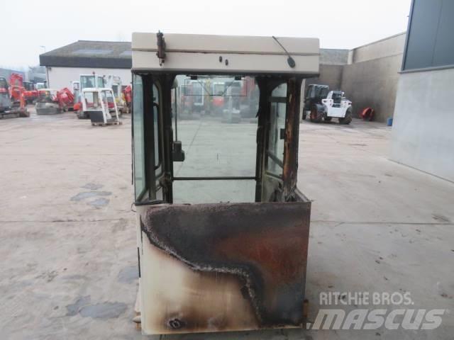 Schaeff HML 22 Cabine si interior