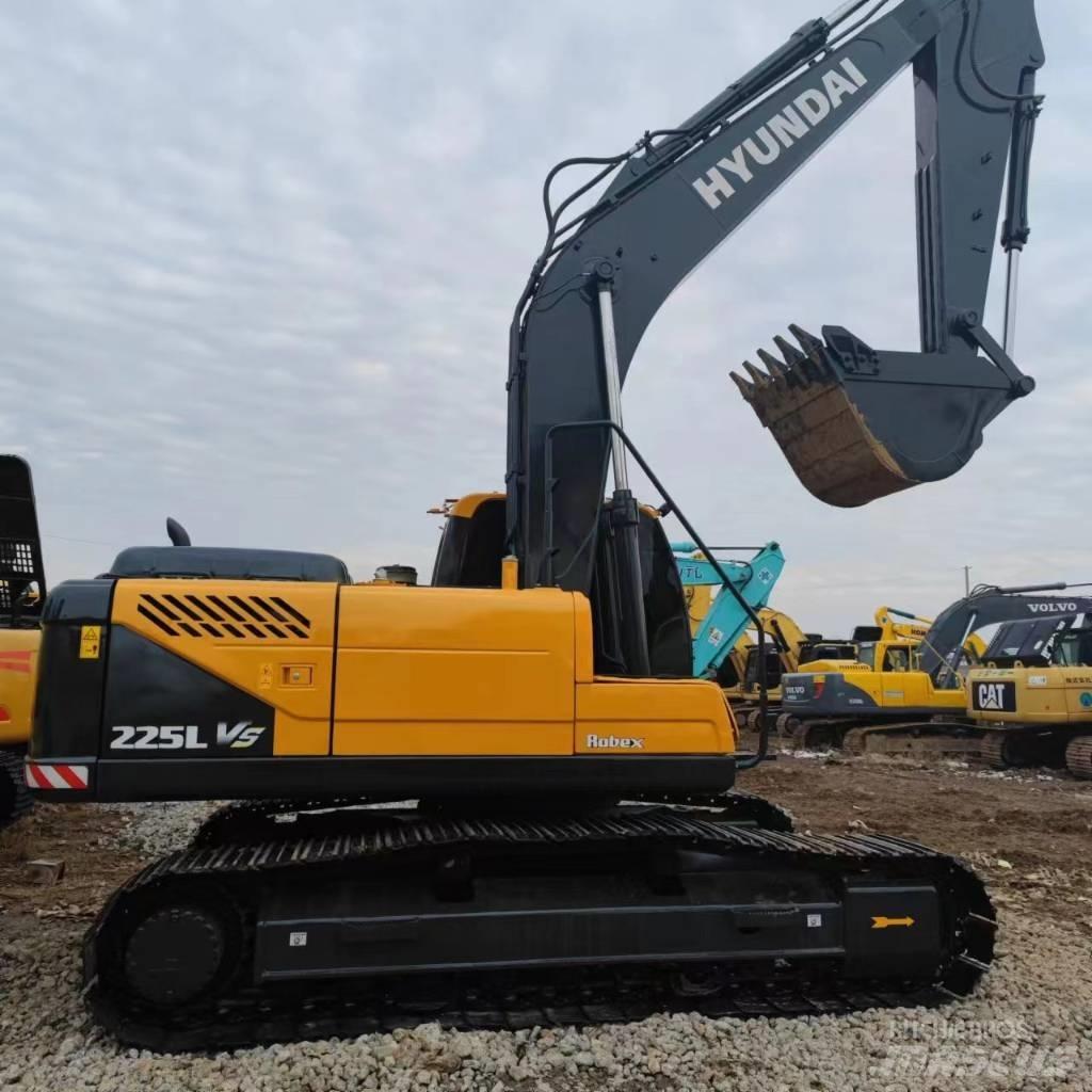 Hyundai 225VS Excavatoare pe șenile
