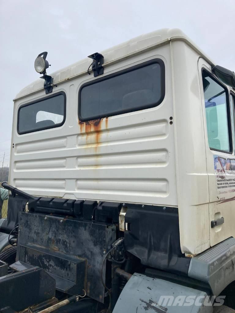 MAN FE 360 A Camion cu carlig de ridicare