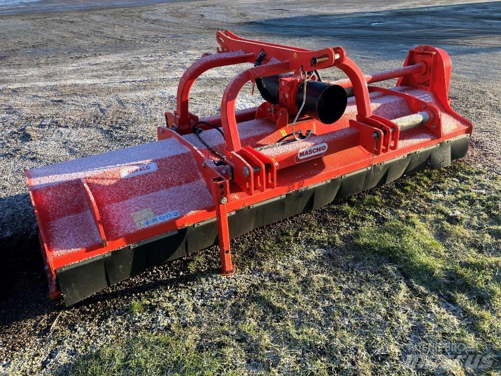 Maschio bufalo 300 Cositoare