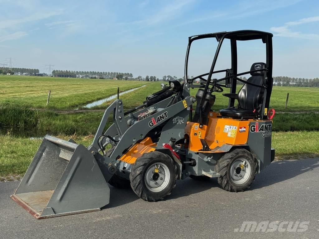 GiANT G 1200 Incarcator pe pneuri