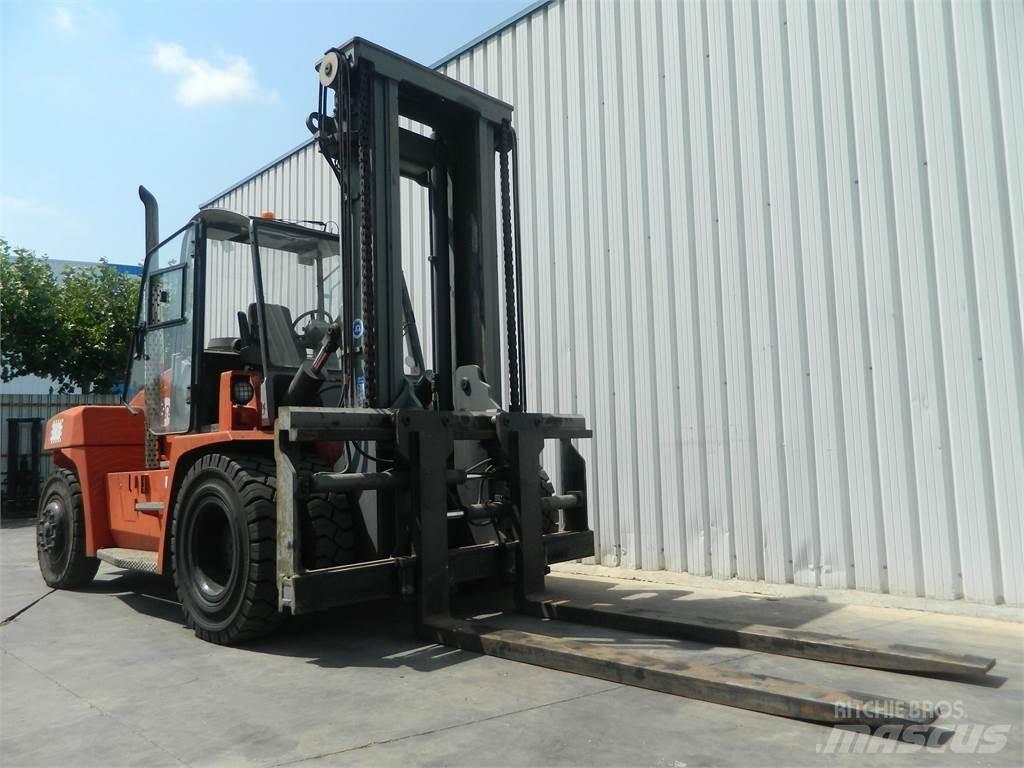 Kalmar DCE100 12 Stivuitor diesel