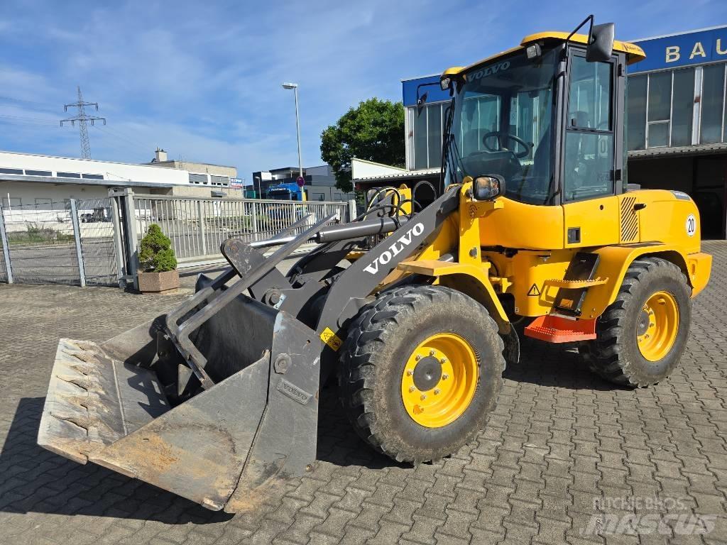 Volvo L 30 G Incarcator pe pneuri