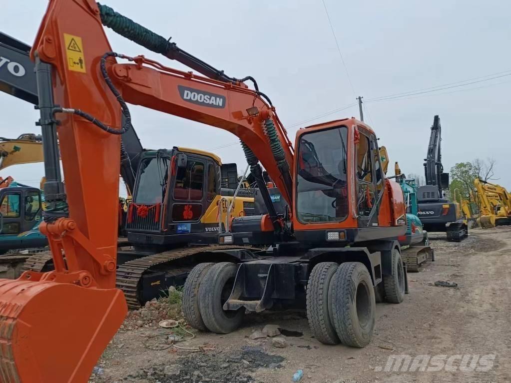 Doosan 150 W Excavatoare cu roti